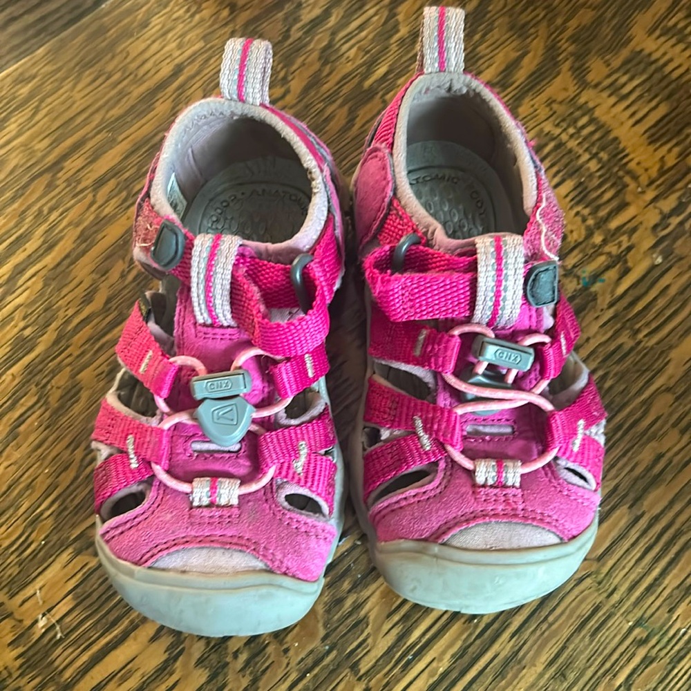 Keen. Pink. Size 8. Great condition!
